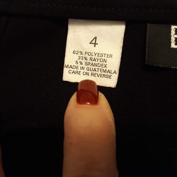 Great Little Black Skirt with Pleated Hemline Size 4 Flat Front Zip in Back - Picture 7 of 8